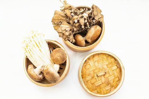 セイロに盛られたキノコ 秋の味覚 セイロに盛られたキノコ 秋の味覚 きのこ,椎茸,舞茸の写真素材