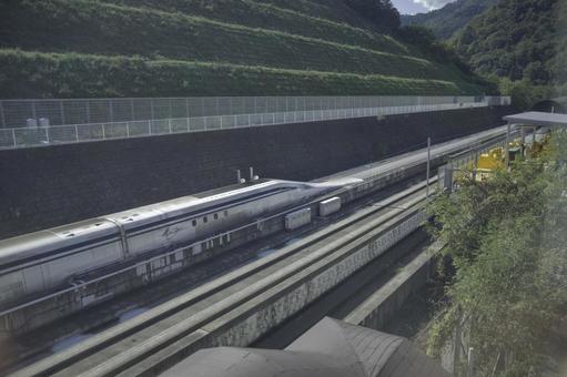 走るリニア新幹線 走るリニア新幹線 超電導リニア,リニア中央新幹線,高速鉄道の写真素材