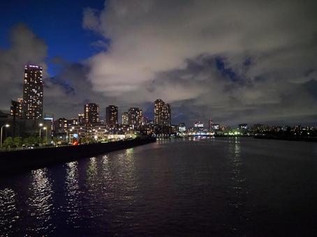 月島&佃の夜景と晴海運河に写る光・東京都 月島&佃の夜景と晴海運河に写る光・東京都 晴海運河,月島,佃の写真素材