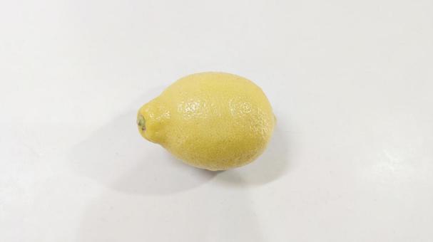 丸ごとレモン素材1個 丸ごとレモン素材1個の写真