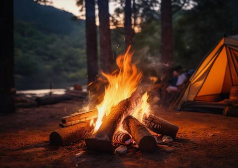 キャンプで焚火 キャンプで焚火の写真