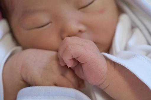 Sleeping face of a 0-month-old newborn, новорожденный, 0 месяцев, совершеннолетний, JPG