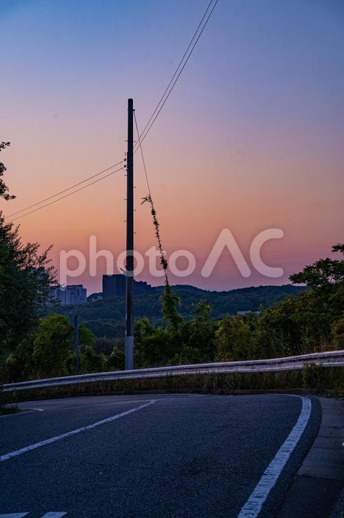 夕暮れ時の道路 旅行,夕暮れ,日本の写真素材
