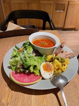 サラダとスープのヘルシープレート サラダとスープのヘルシープレートの写真