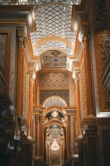 宮殿の荘厳廊下 廊下,天井,シャンデリアの写真素材