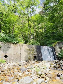 水上高原の小さなダムと人工滝 水上高原の小さなダムと人工滝 水上高原,川場,ダムの写真素材