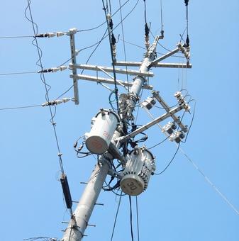 【風景写真】電柱 【風景写真】電柱 電柱,電信柱,空の写真素材