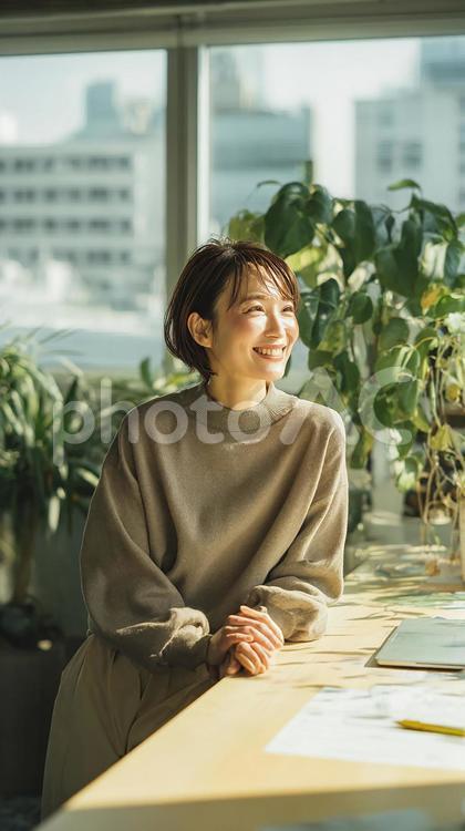 笑顔のオフィスレディ 女性,アジア人,笑顔の写真素材