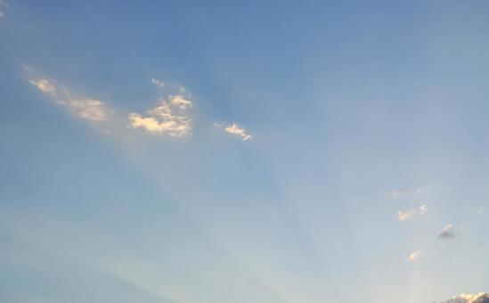 太陽が光る空 青空,太陽,陽光の写真素材