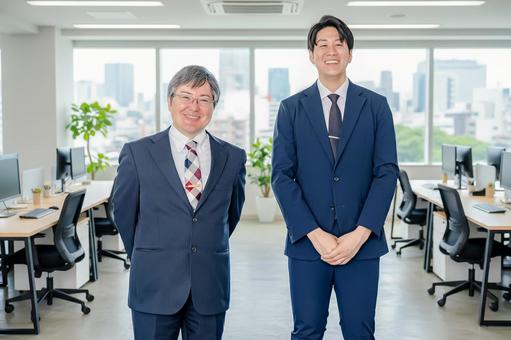 笑顔のビジネスマン達 笑顔のビジネスマン達 男性,ビジネスマン,サラリーマンの写真素材
