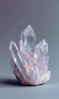 光に照らされた美しい水晶の写真