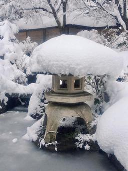 雪 灯籠 雪 灯籠 灯籠,とうろう,灯篭の写真素材