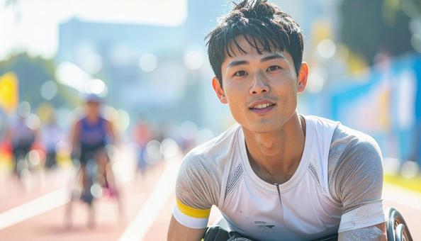 陸上トラックと車椅子の男性アスリート 陸上トラックと車椅子の男性アスリートの写真