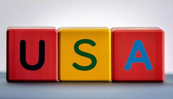 アメリカを意味するUSAの文字ブロック アメリカを意味するUSAの文字ブロックの写真