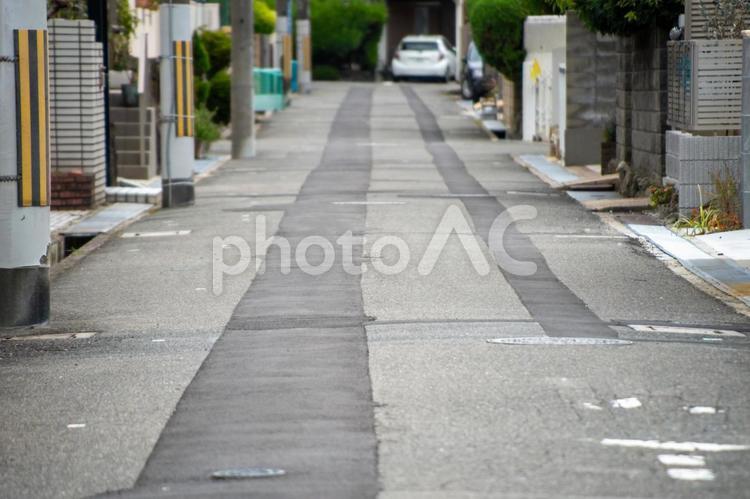 住宅街の道路の補修跡 補修,道路,アスファルトの写真素材