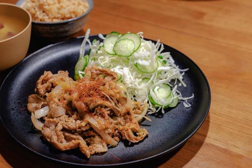 豚肉炒めの家庭的な夕食 豚肉炒めの家庭的な夕食 夕食,晩ごはん,家庭料理の写真素材