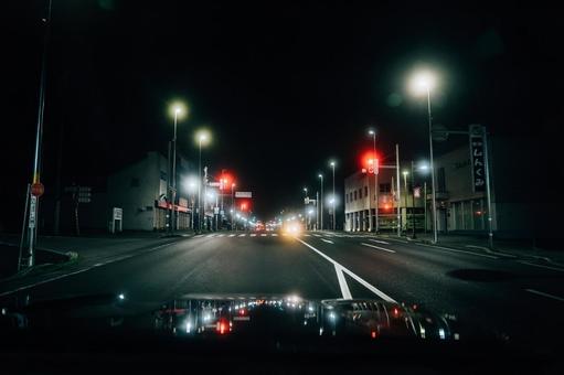 夜の田舎道で恐怖のドライブ 夜の田舎道で恐怖のドライブ ドライブ,夜,深夜の写真素材