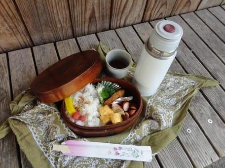 お弁当 曲げわっぱ弁当箱 水筒 手作り お弁当 曲げわっぱ弁当箱 水筒 手作りの写真