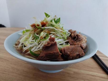 チャーシュー大盛りラーメン 青い丼 チャーシュー大盛りラーメン 青い丼の写真