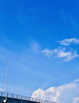見上げれば青い春が蘇る 青空,青,スカイブルーの写真素材