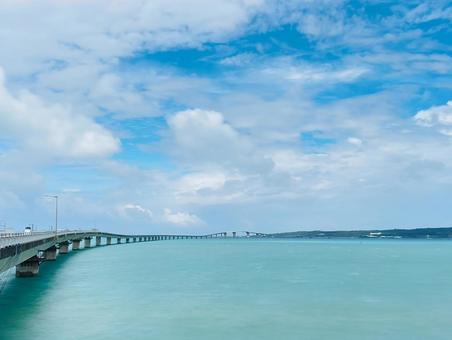 空と海と橋 空と海と橋 夏,宮古島,夏休みの写真素材