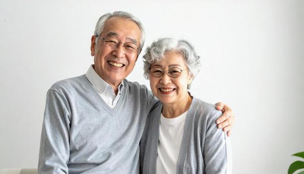笑顔のシニア夫婦 笑顔のシニア夫婦の写真