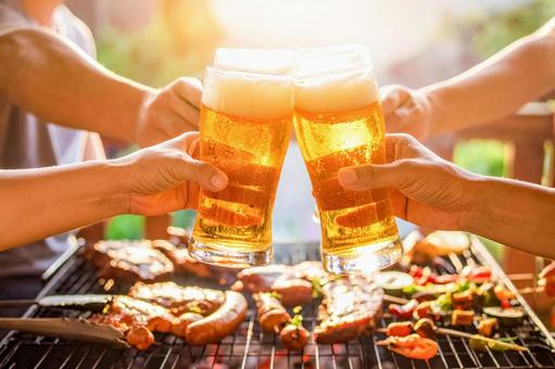 バーベキューで乾杯_02 バーベキューで乾杯_02の写真