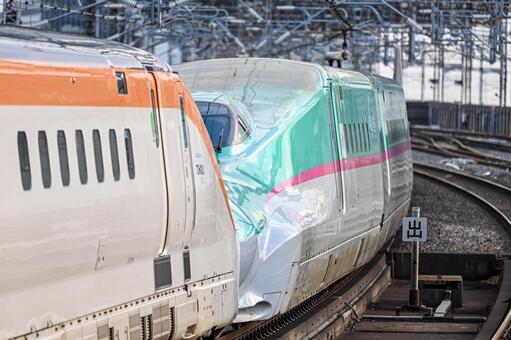 青森新幹線と山形新幹線の連結 e5系,やまびこ,帰省の写真素材