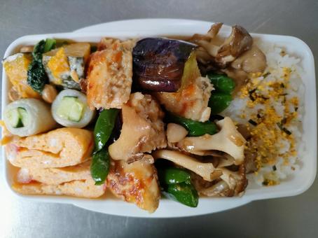 Stir-fried chicken meatballs, eggplant and green peppers bento!, JPG Stir-fried chicken meatballs, eggplant and green peppers bento!, JPG