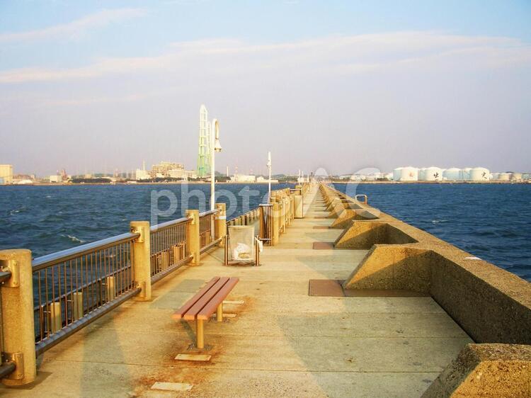 夕暮れの防波堤 堤防,防波堤,波の写真素材