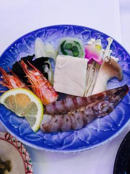 一人鍋の具 海鮮なべ 旅館の食事 夕食 一人鍋の具 海鮮なべ 旅館の食事 夕食の写真
