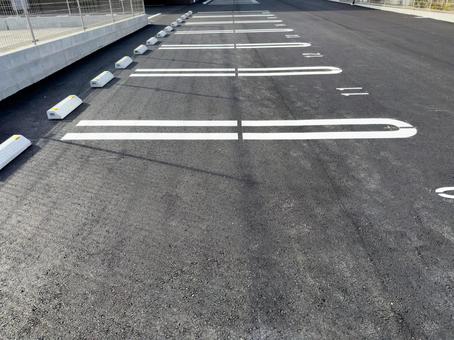 新しい駐車場 駐車場,白線,ラインの写真素材