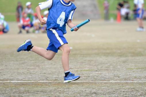 小学校の運動会(バトンリレー)06 小学校の運動会(バトンリレー)06 運動会,体育祭,屋外の写真素材