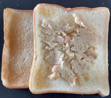 茹で落花生ペーストのトーストパンの写真