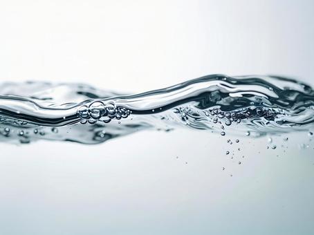 水面と気泡のクローズアップ 水面と気泡のクローズアップの写真