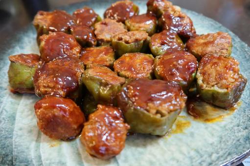 Stuffed peppers (close-up), JPG