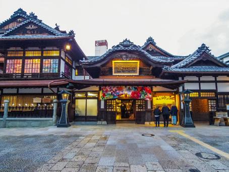【愛媛県】松山市・道後温泉本館 道後温泉本館,道後温泉,温泉街の写真素材