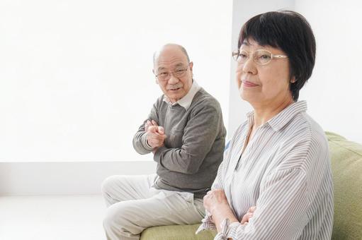 夫婦喧嘩・熟年離婚 シニア,老人,カップルの写真素材