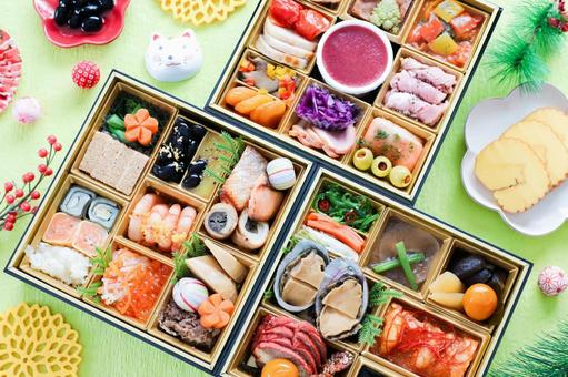 華やかな和洋中三段重おせち 華やかな和洋中三段重おせち おせち,和洋中,お正月の写真素材
