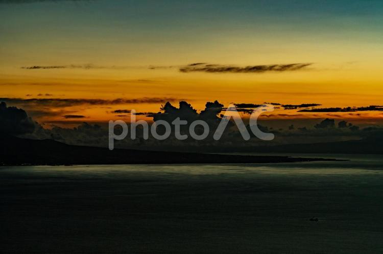 夕暮れ時のグラデーション 海,自然,風景の写真素材