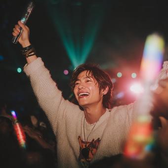 ライブの熱気に満ちた一瞬 ライブの熱気に満ちた一瞬の写真