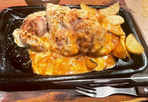 チキンステーキチーズソース添え チキンステーキチーズソース添えの写真