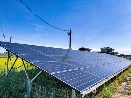 田園地帯のソーラーパネル太陽光発電　鈴鹿 ソーラーパネル,太陽光発電,ソーラー発電の写真素材
