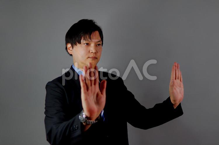 ビジネスマンの拒否ジェスチャー ビジネスマン,男性,スーツの写真素材