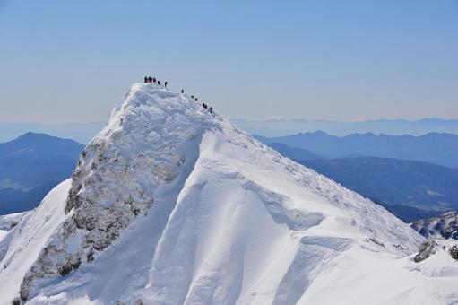 雪の谷川岳山頂 山頂,頂上,谷川岳の写真素材