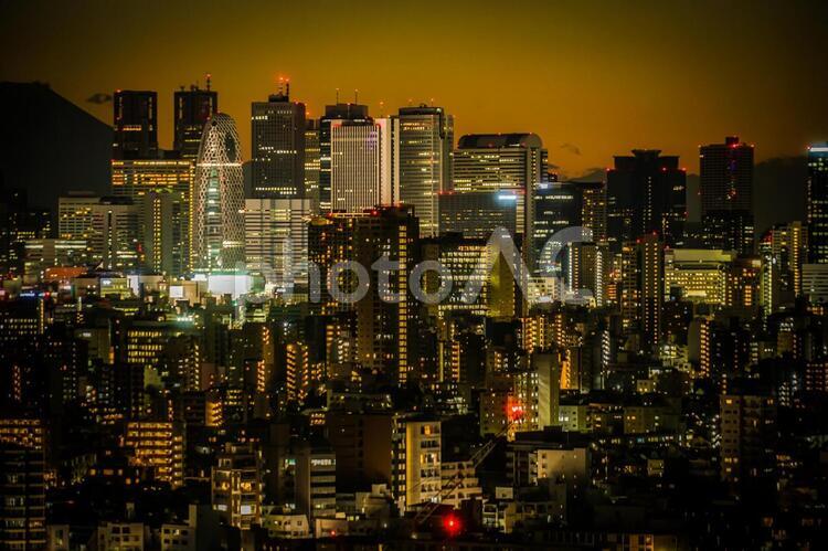 文京シビックセンターからの夕景（新宿方面）３２ オフィスビル,オフィス街,オレンジ色の写真素材