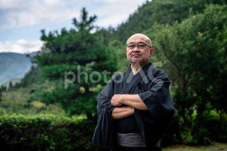 浴衣姿の中高年男性 浴衣,中高年,父の日の写真素材