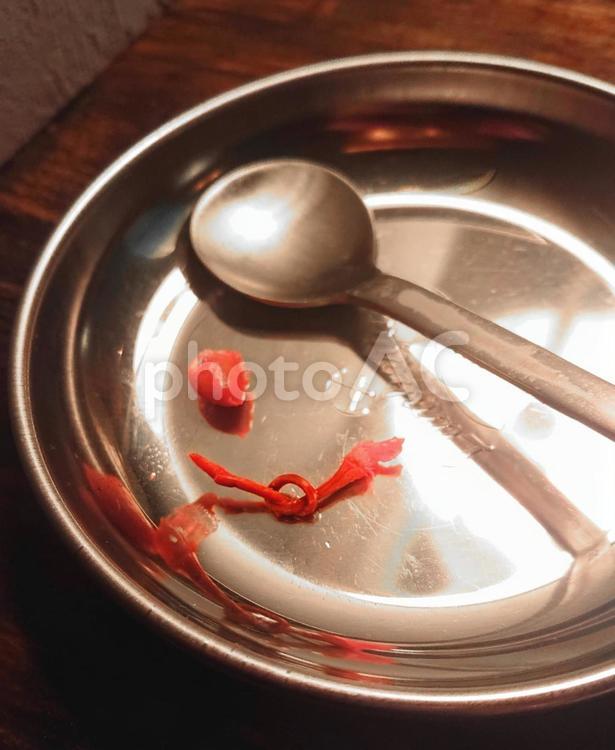 クリームソーダのチェリーの軸を結ぶ クリームソーダ,赤い,チェリーの写真素材