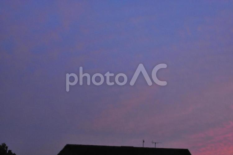 夕方　雲　夕焼け　空　夕日　夕空 夕方,雲,夕焼けの写真素材