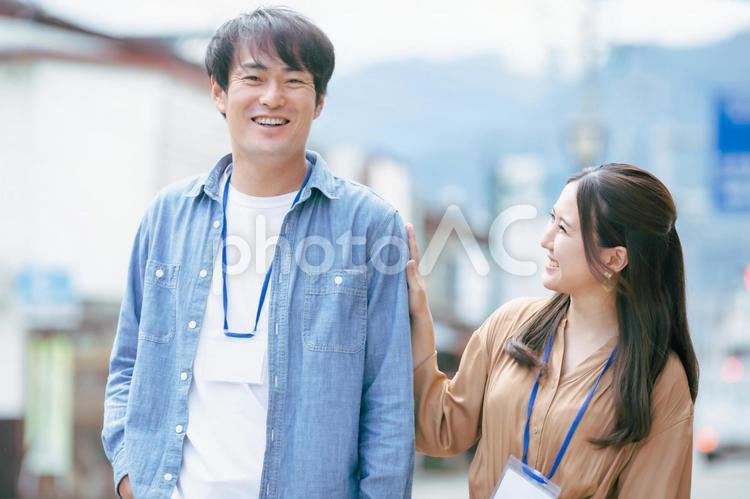 服装自由な会社で働く会社員 同僚,男女,会社員の写真素材